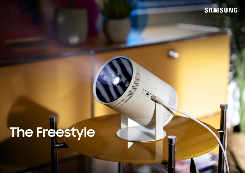 Samsung presenta The Freestyle, un nuovo proiettore con tante funzioni interessanti