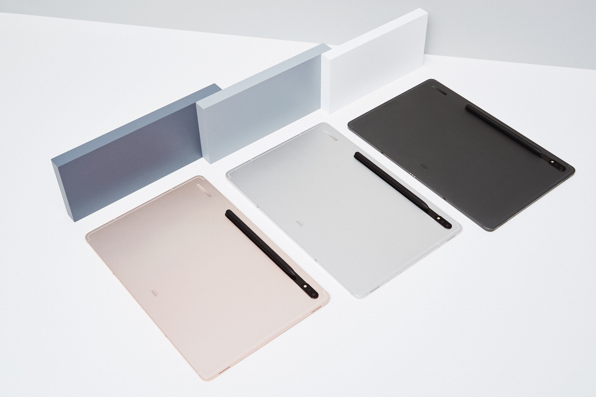 Anche i Samsung Galaxy Tab S8, in vendita da oggi, fanno record di preordini