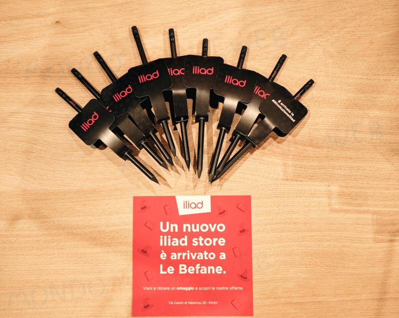 The gadgets as a tribute to the participants at the inauguration of the Iliad Store in Rimini