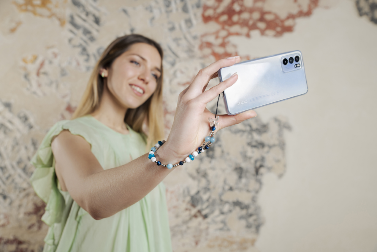OPPO lancia una speciale capsule collection per San Valentino