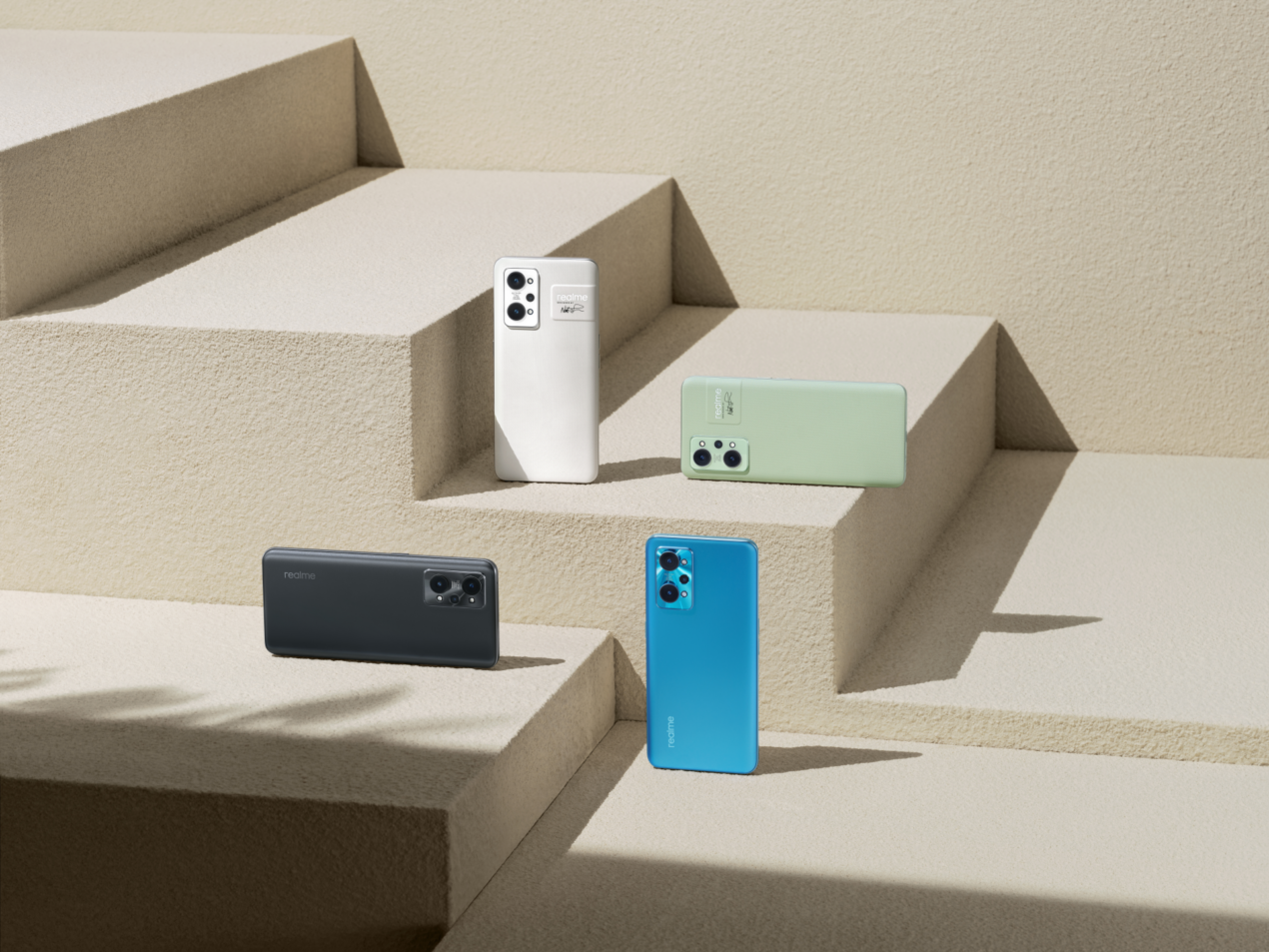 Samsung Galaxy Z Fold3 e Flip3, OnePlus 10T, Realme GT2 e GT Neo 3 si aggiornano