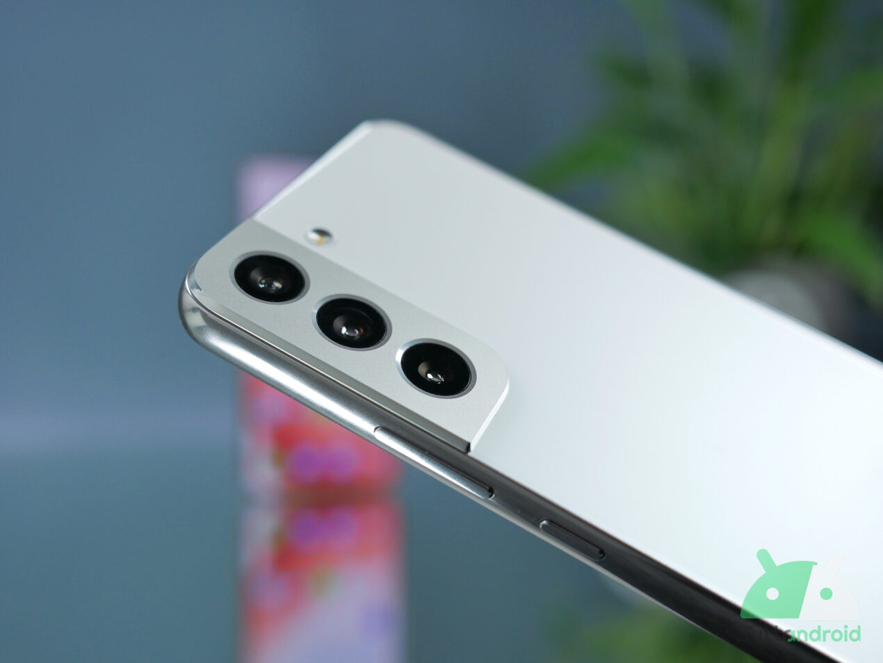 Dopo il fratello maggiore, anche Samsung Galaxy S22 affronta il drop test