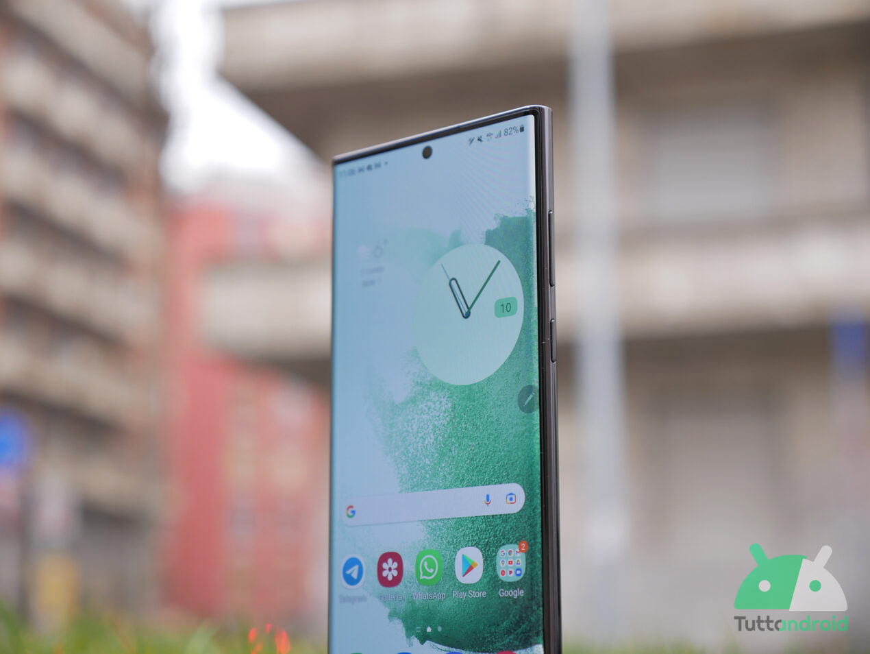 Strano comportamento per il display di alcuni Samsung Galaxy S22 Ultra