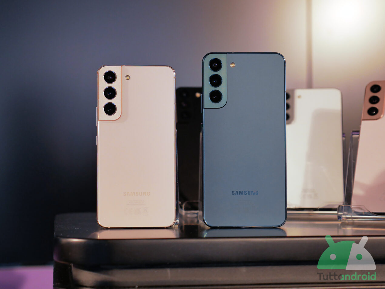 La serie Samsung Galaxy S22 si aggiorna in Italia e porta le patch di giugno