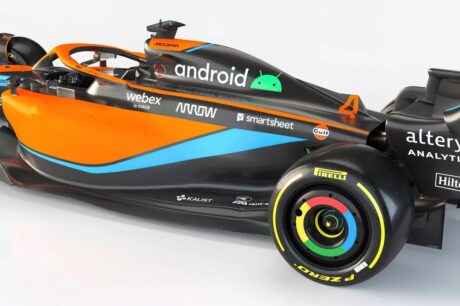I loghi Android e Chrome sulla vettura del team McLaren