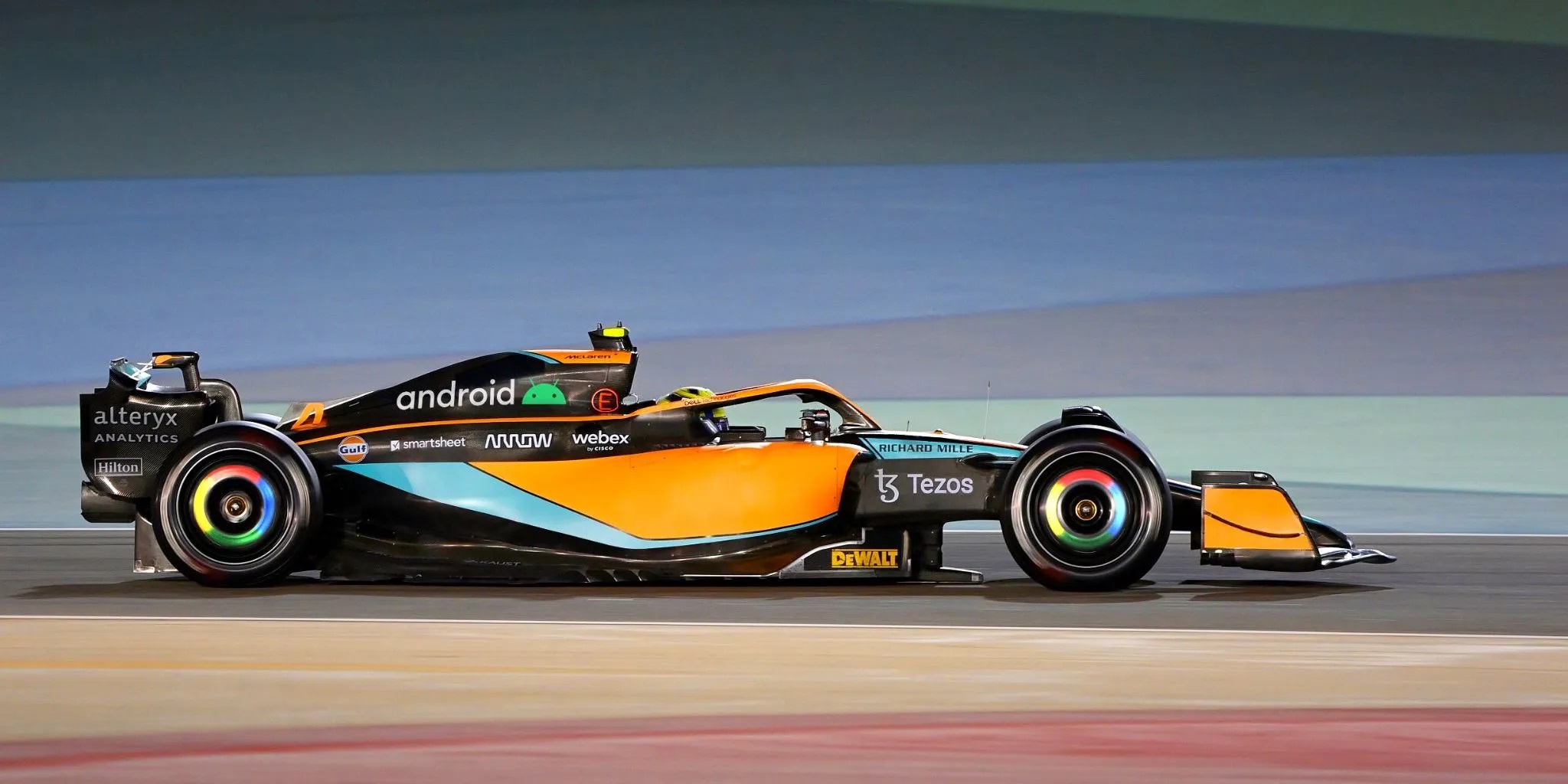 I loghi Android e Chrome sulla vettura del team McLaren