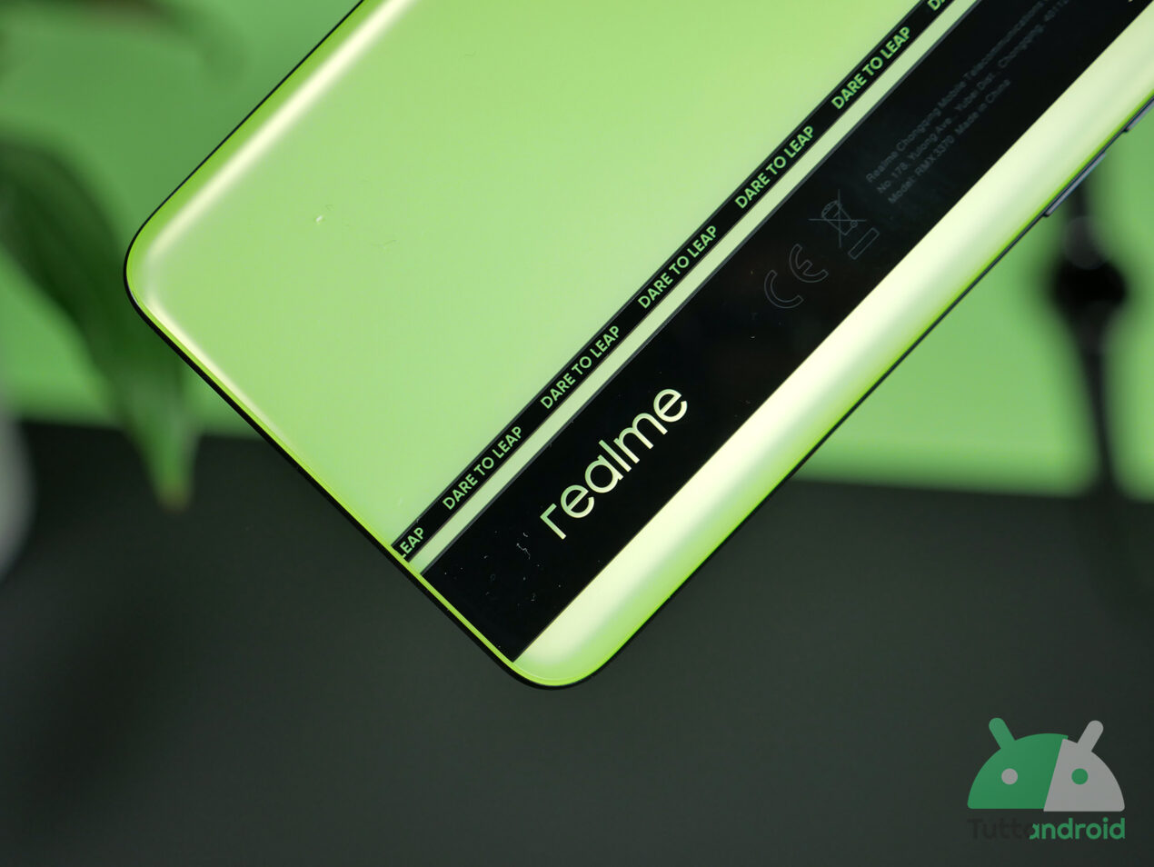Realme Q5 con una super ricarica rapida, Q5 Pro in perfetto stile Vans