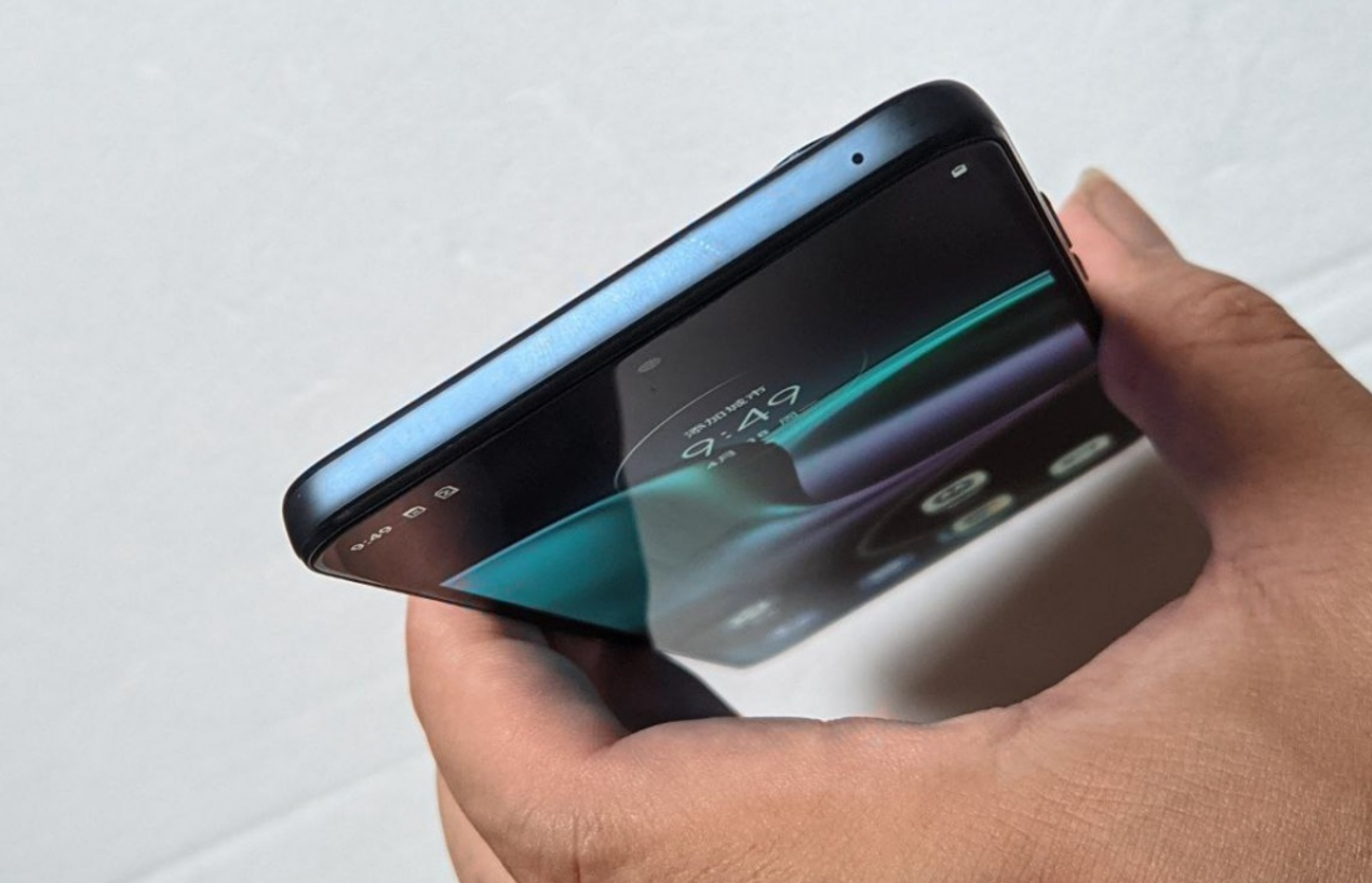 Alcune foto ci mostrano Motorola Edge 30 in tutto il suo splendore