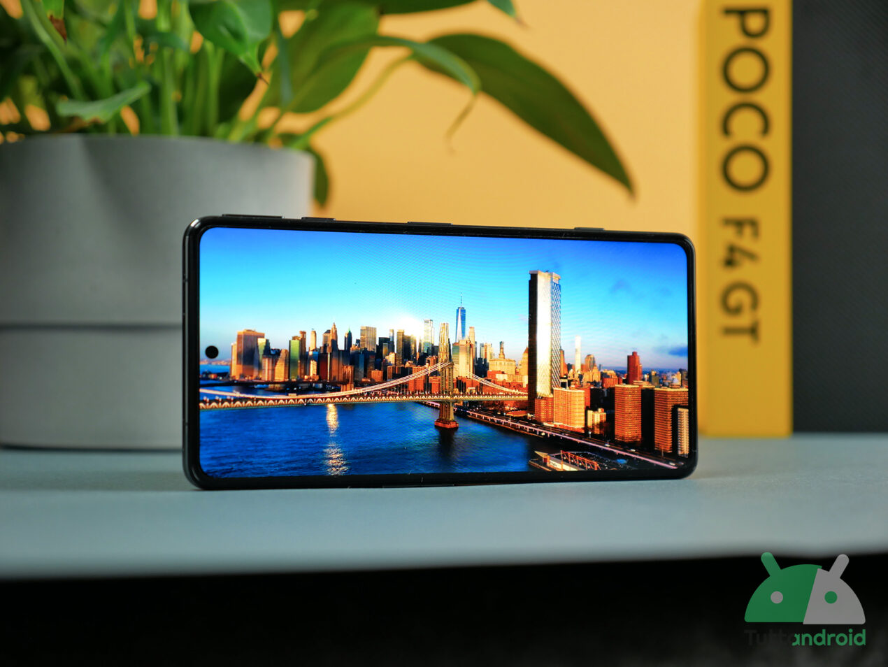 Non è di primo pelo, ma che prezzo: POCO F4 GT 12-256 GB in super offerta