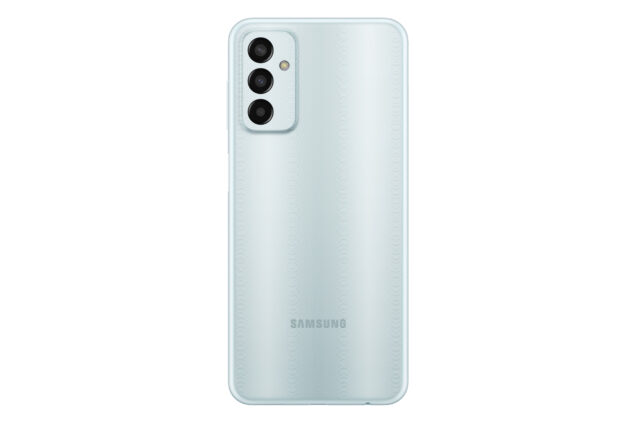 Samsung Galaxy M13 in colorazione Light Blue