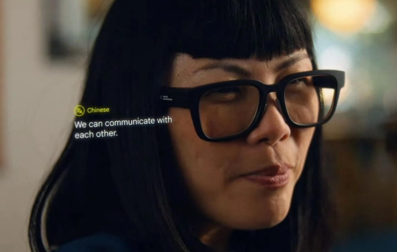 Non sono i Google Glass ma questi occhiali un po' gli somigliano