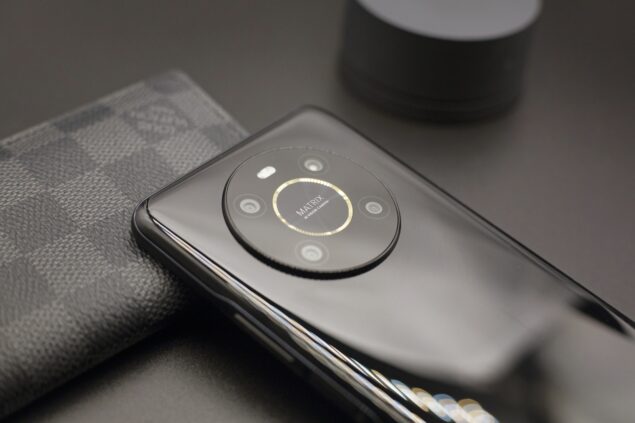 Honor Magic4 Lite 4G lifestyle