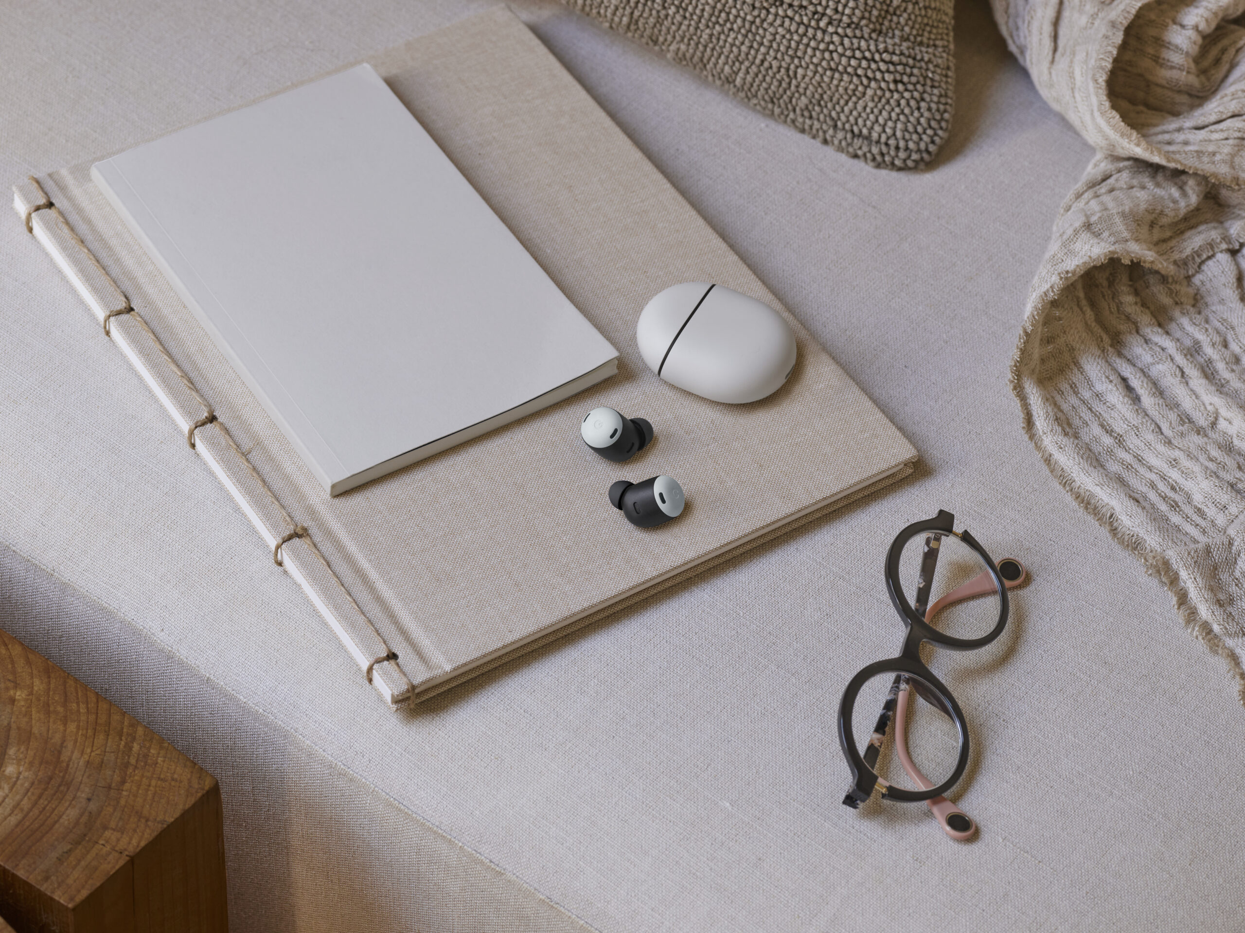 Pixel Buds Pro Lifestyle 2 scaled