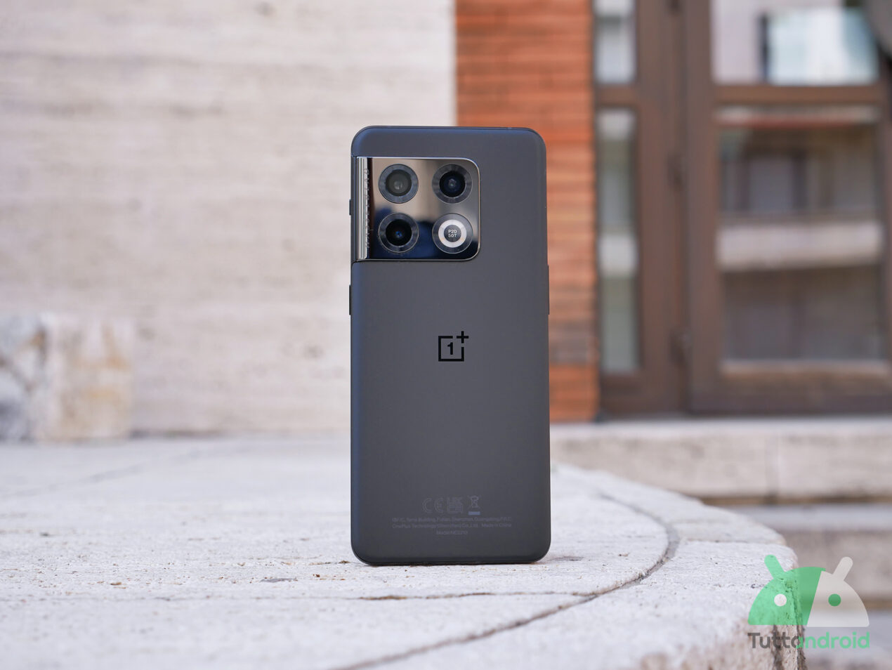 Recensione OnePlus 10 Pro: lo smartphone c'è, l'anima meno