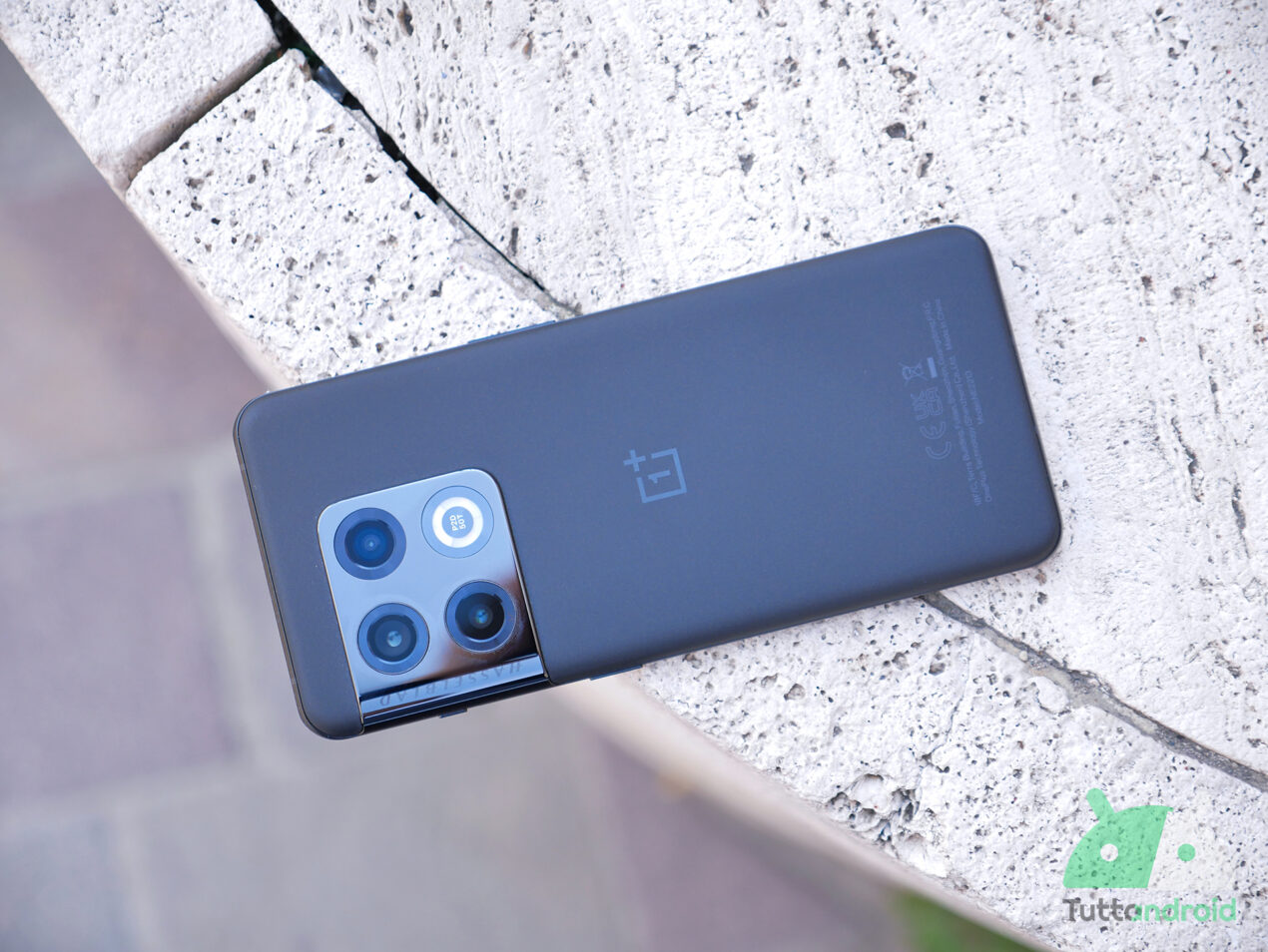 Nuova beta di Android 13 per OnePlus 10 Pro, nuove patch per Galaxy A52 e A53