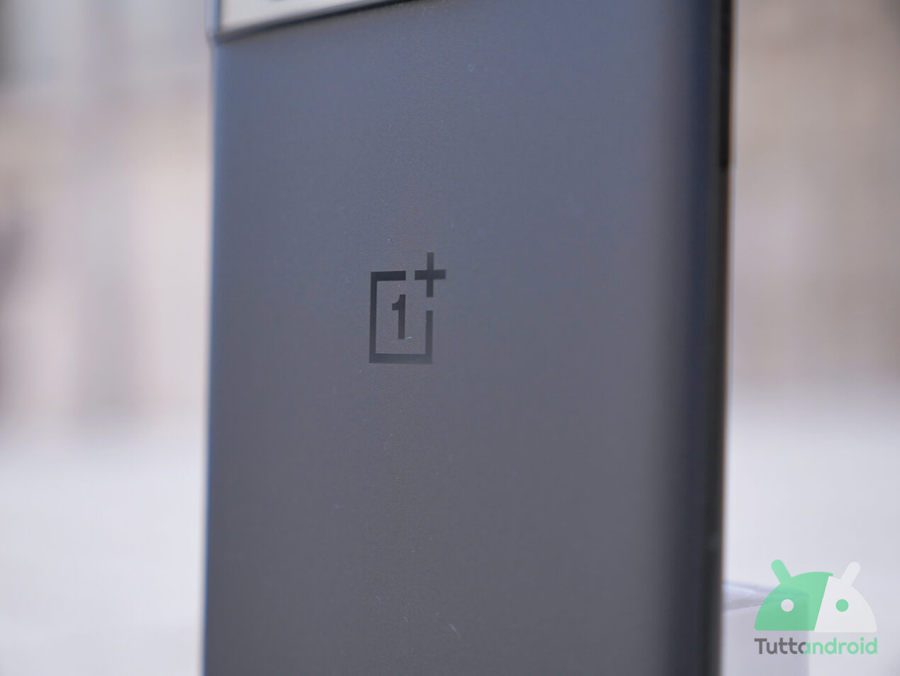 OnePlus N6 in arrivo il 30 giugno con una batteria da 8.000 mAh