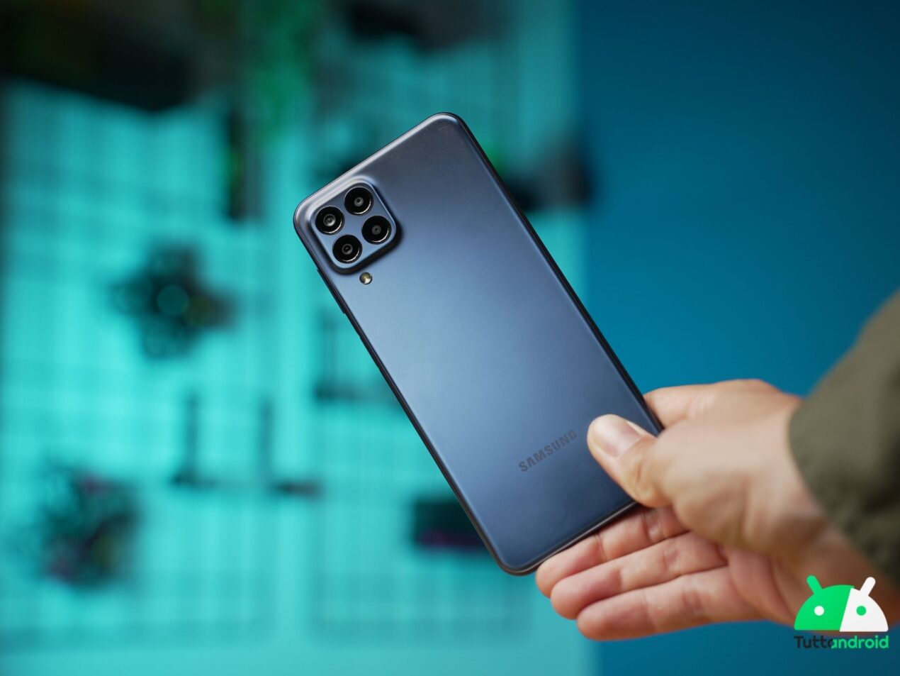 Samsung rilascia nuovi aggiornamenti: prime patch di gennaio, Android 13 e altro