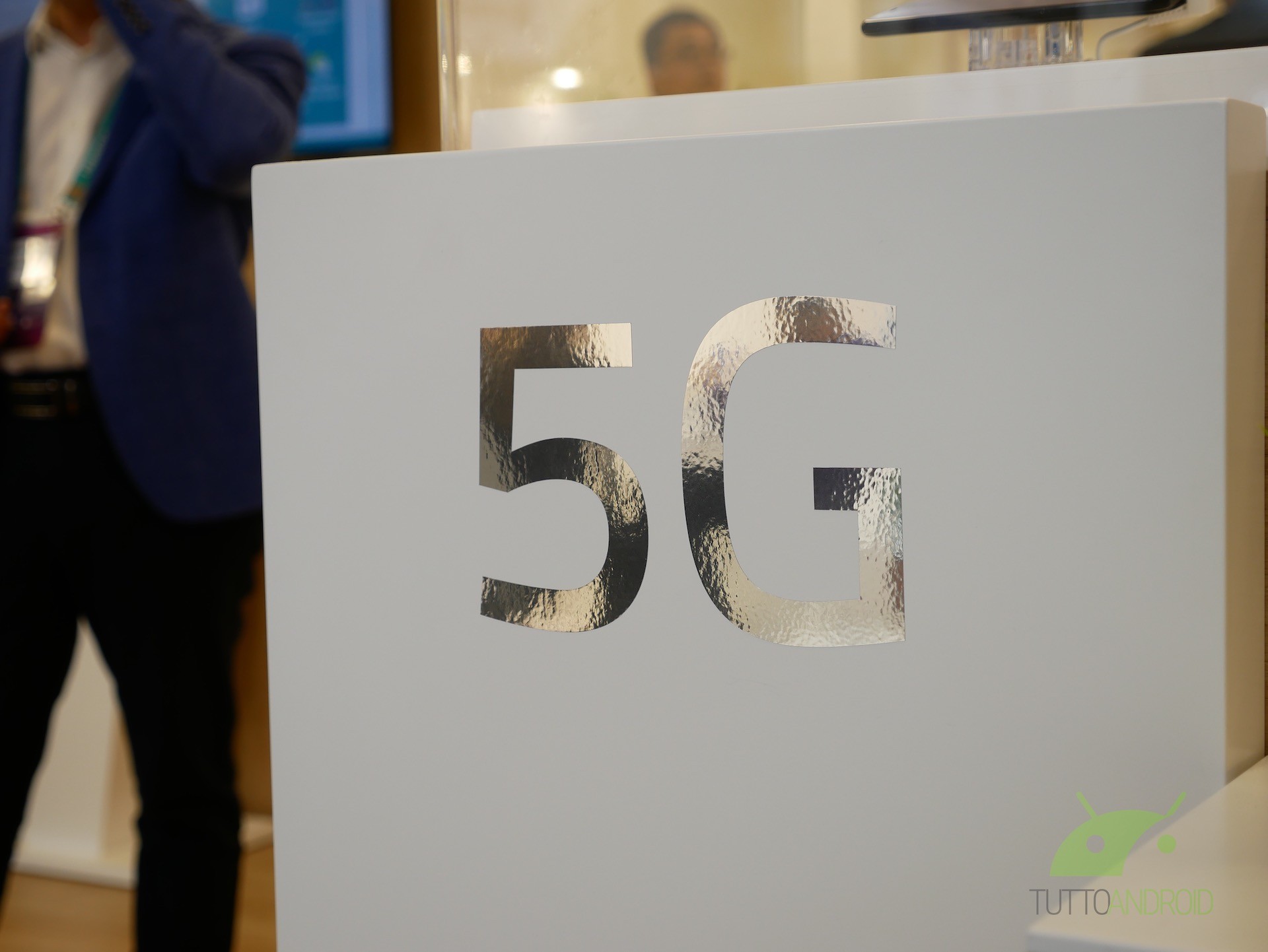 La rete 5G costa tanto e anche Google, Facebook e Netflix devono contribuire La rete 5G costa tanto e anche Google, Facebook e Netflix devono contribuire