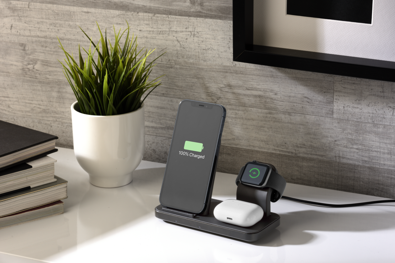 Cellularline Trio è la nuova base per la ricarica wireless 3 in 1