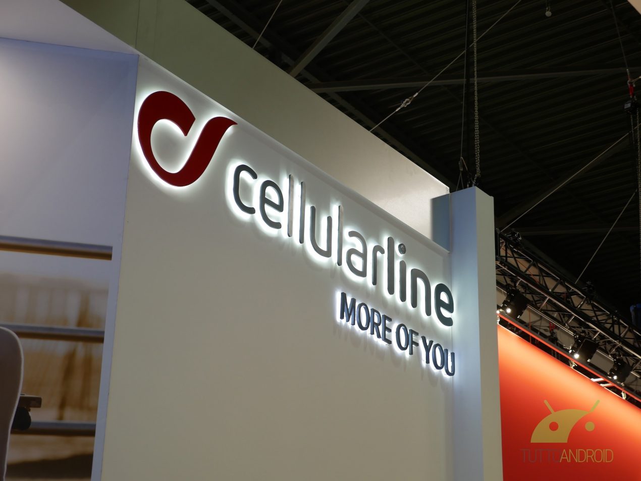 Per gli accessori Cellular Line è già Black Friday: ecco tutte le offerte
