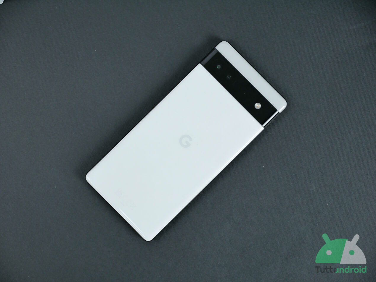 Google Pixel 6a messo alla prova dal test di resistenza di JerryRigEverything