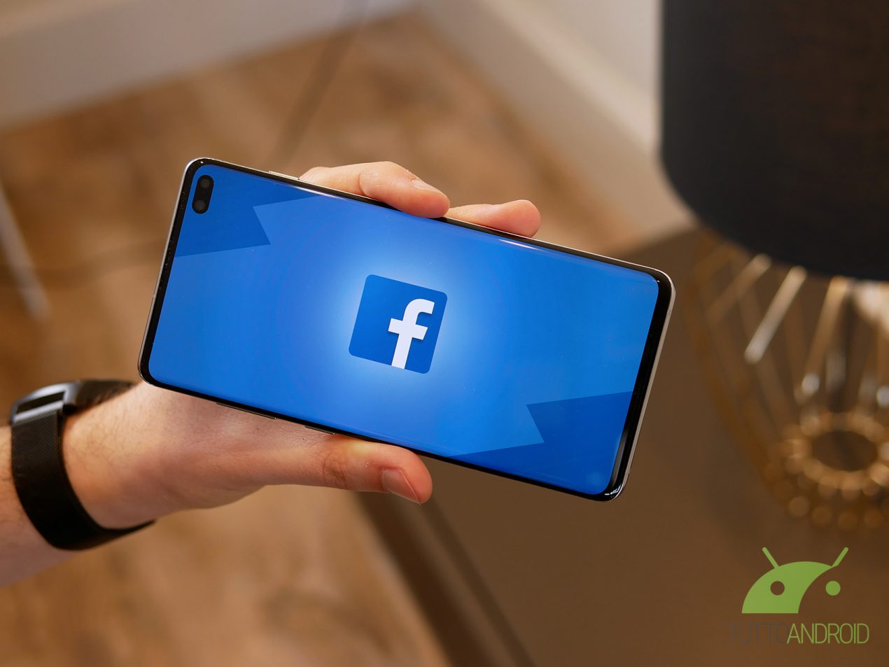 Facebook sta rinnovando la sua app per Android: guardate com'è bella tutta bianca