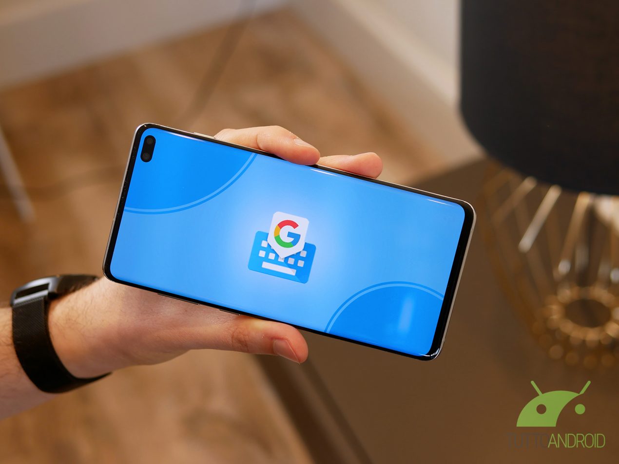 Gboard riceve un tocco di colore in più con il tema scuro
