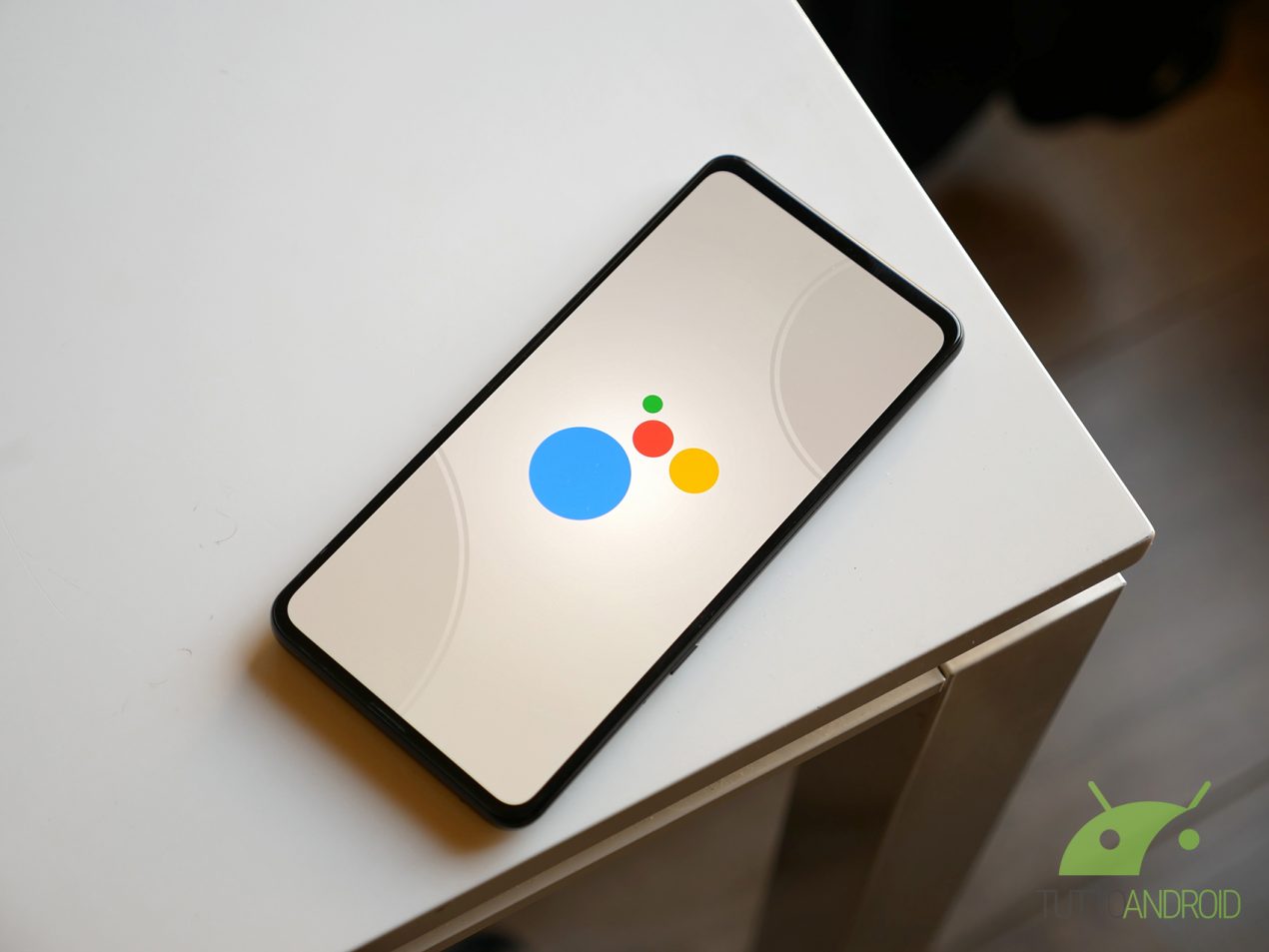 Android 15 potrebbe consentire di avviare altri assistenti vocali con la voce