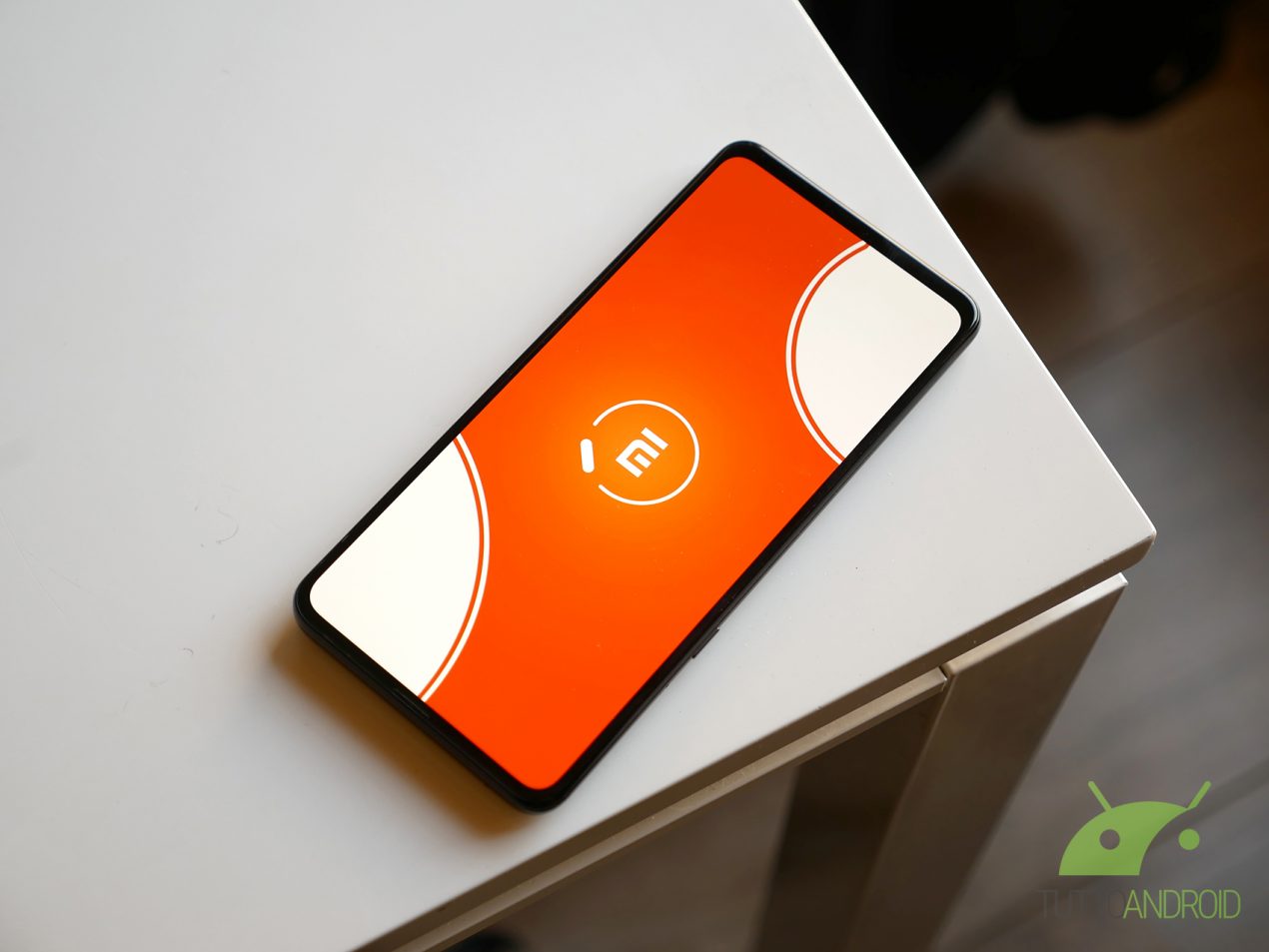Xiaomi prova a nascondere il contenuto del display con un software