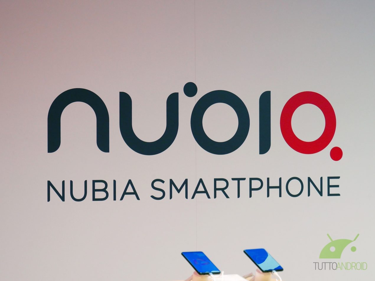 Nubia Z60 Ultra ci mostra il suo incredibile display con fotocamera nascosta