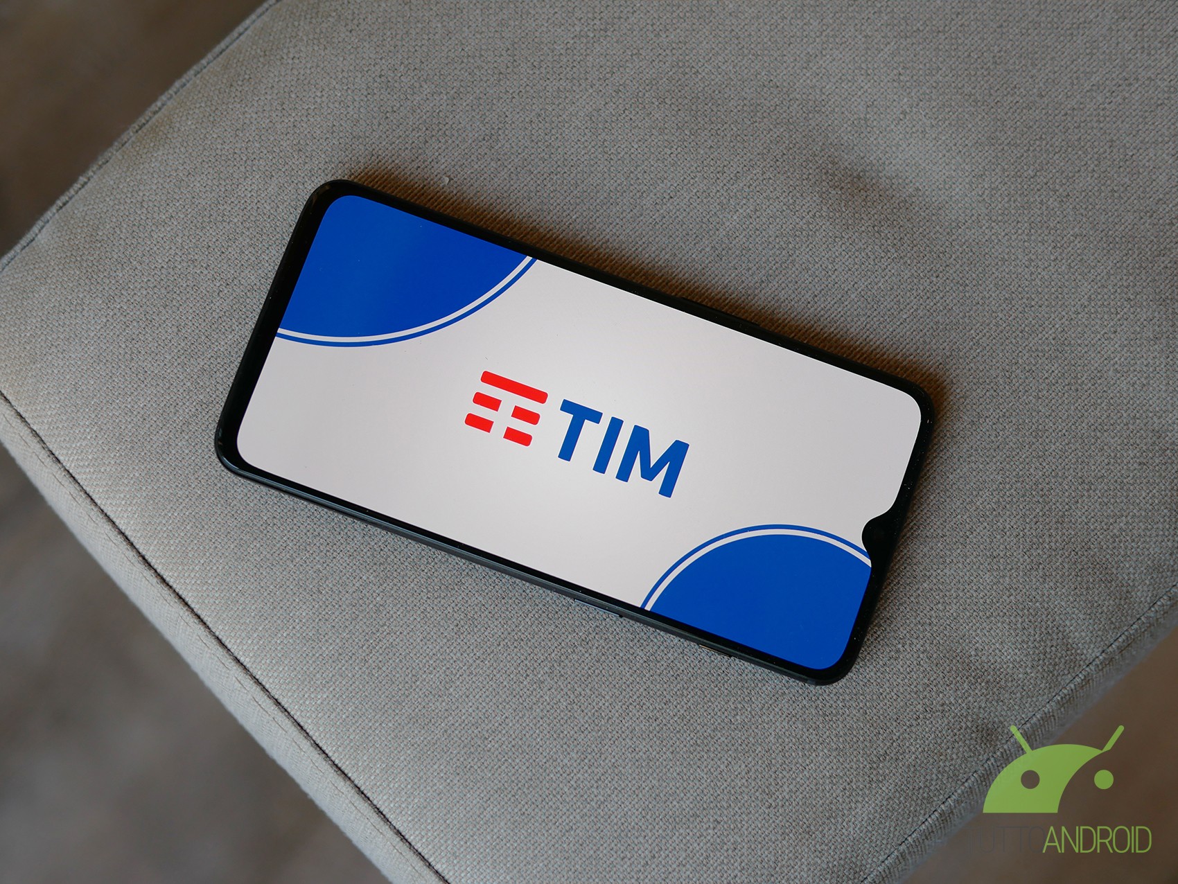 logo TIM smartphone