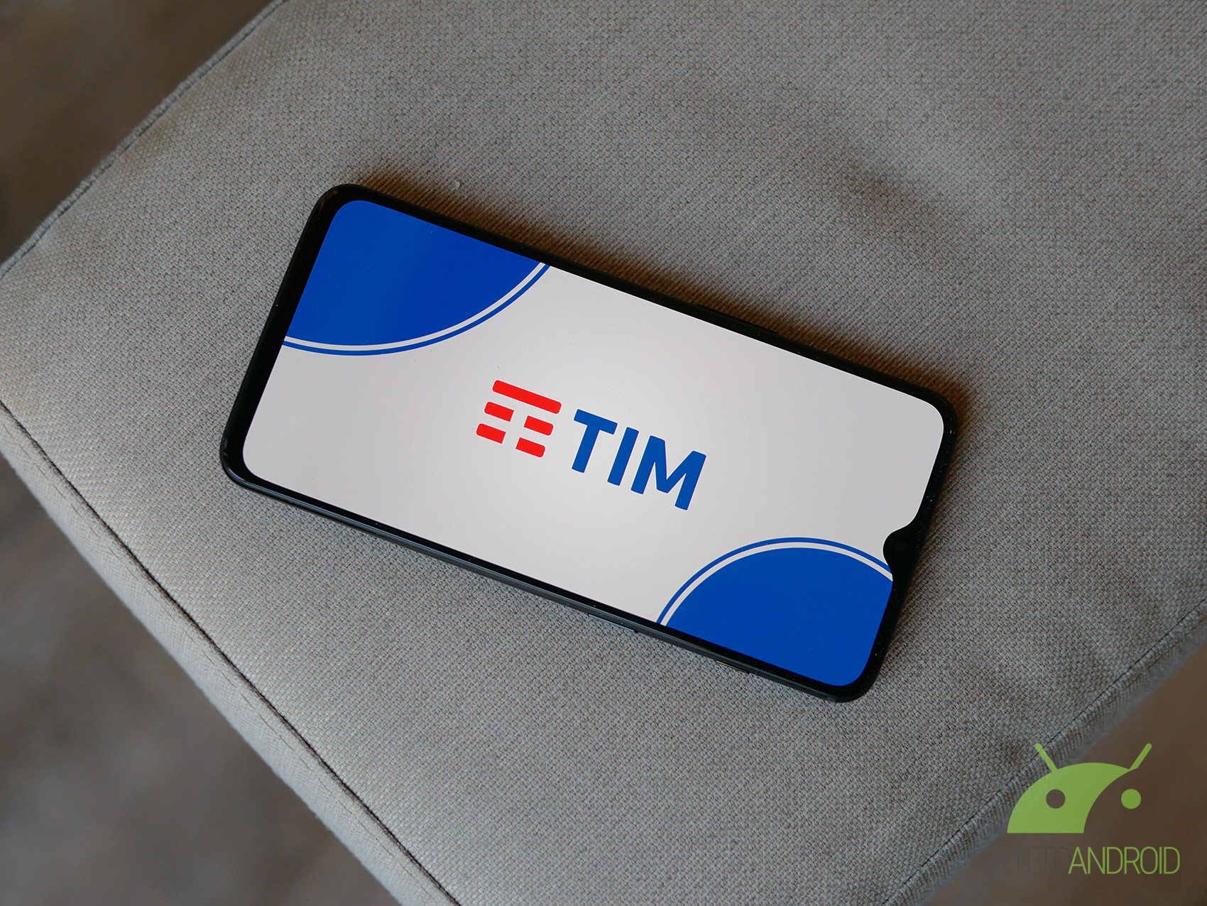 Nuova rimodulazione per TIM: rincari fino a 2,49 euro al mese