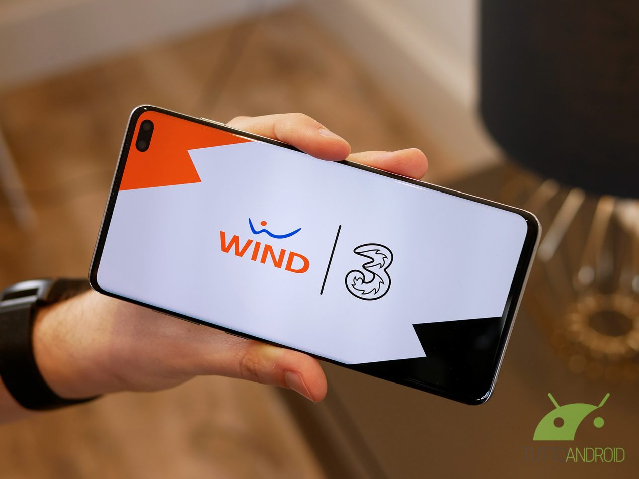 Wind Tre propone nuovi  smartphone a rate e attivazione gratuita gli under 30