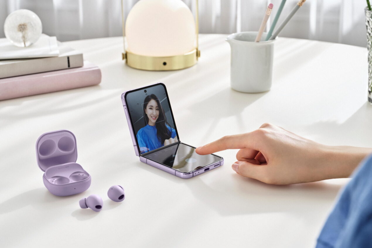 Samsung domina il settore, in costante calo, degli smartphone pieghevoli