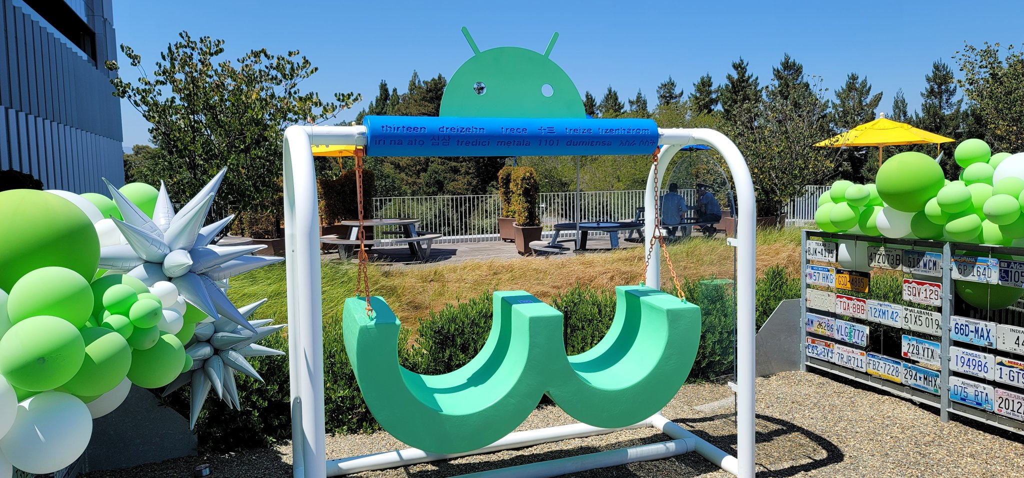 android 13 statua