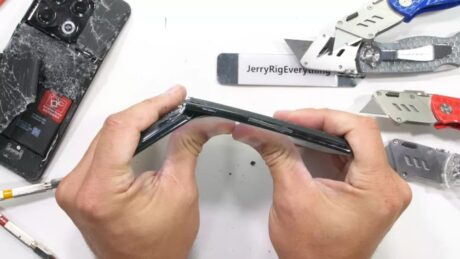 OnePlus 10T bend test