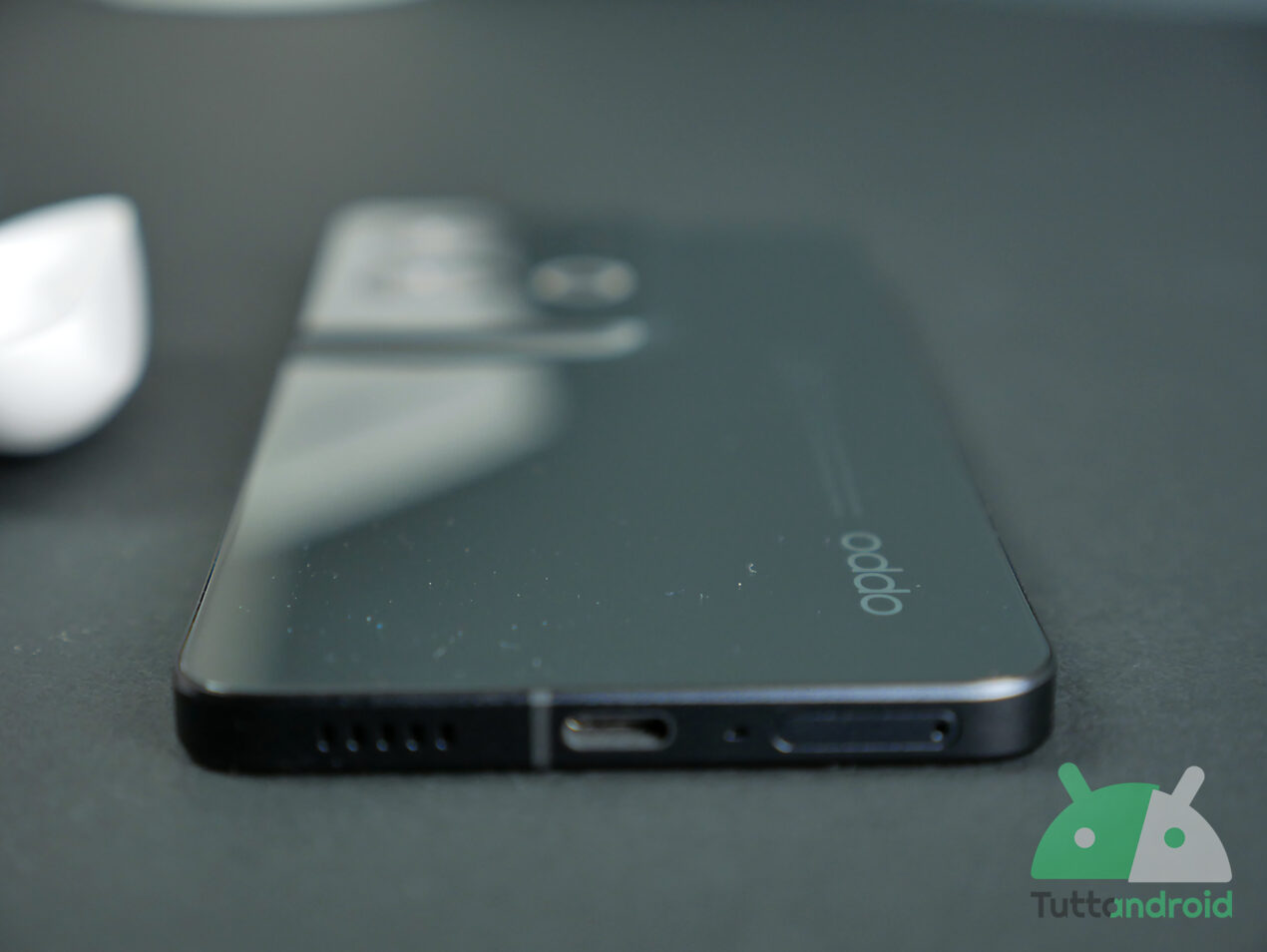 Primi render di OPPO Reno9, Reno9 Pro e Reno9 Pro Plus: non potrete non notarli