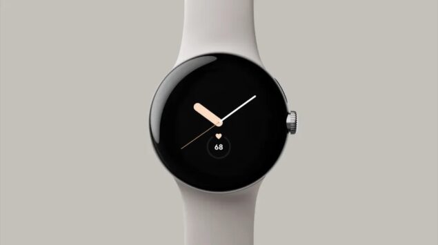 Google Pixel Watch con cassa Silver e cinturino Chalk