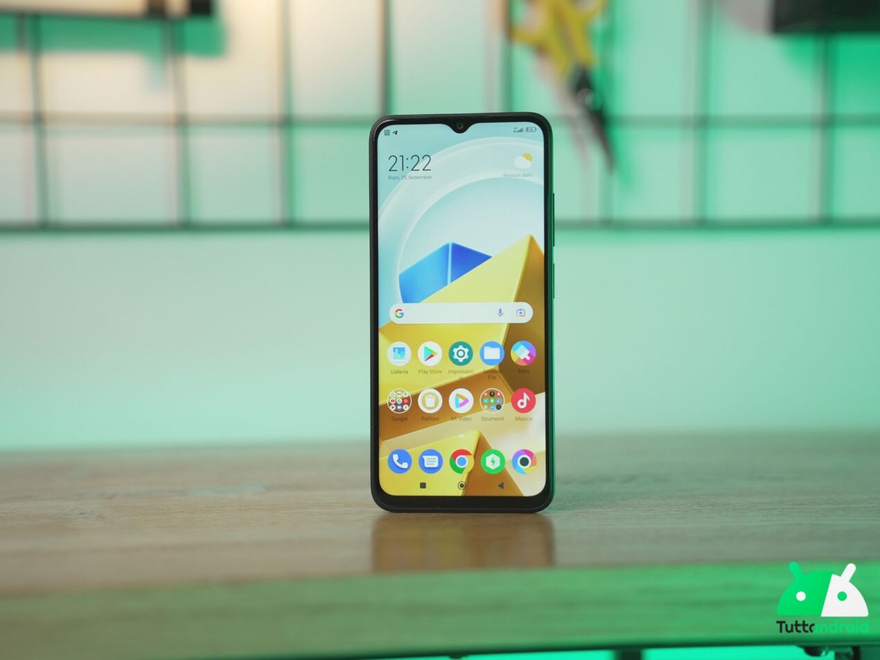 Budget basso? C'è POCO M5 in offerta su Amazon al minimo storico
