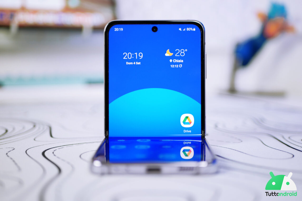 Samsung non si ferma più e lancia Android 13 e nuove patch di sicurezza