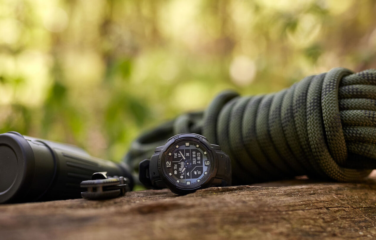 Garmin Instinct Crossover è ufficiale, il rugged con lancette e ricarica solare