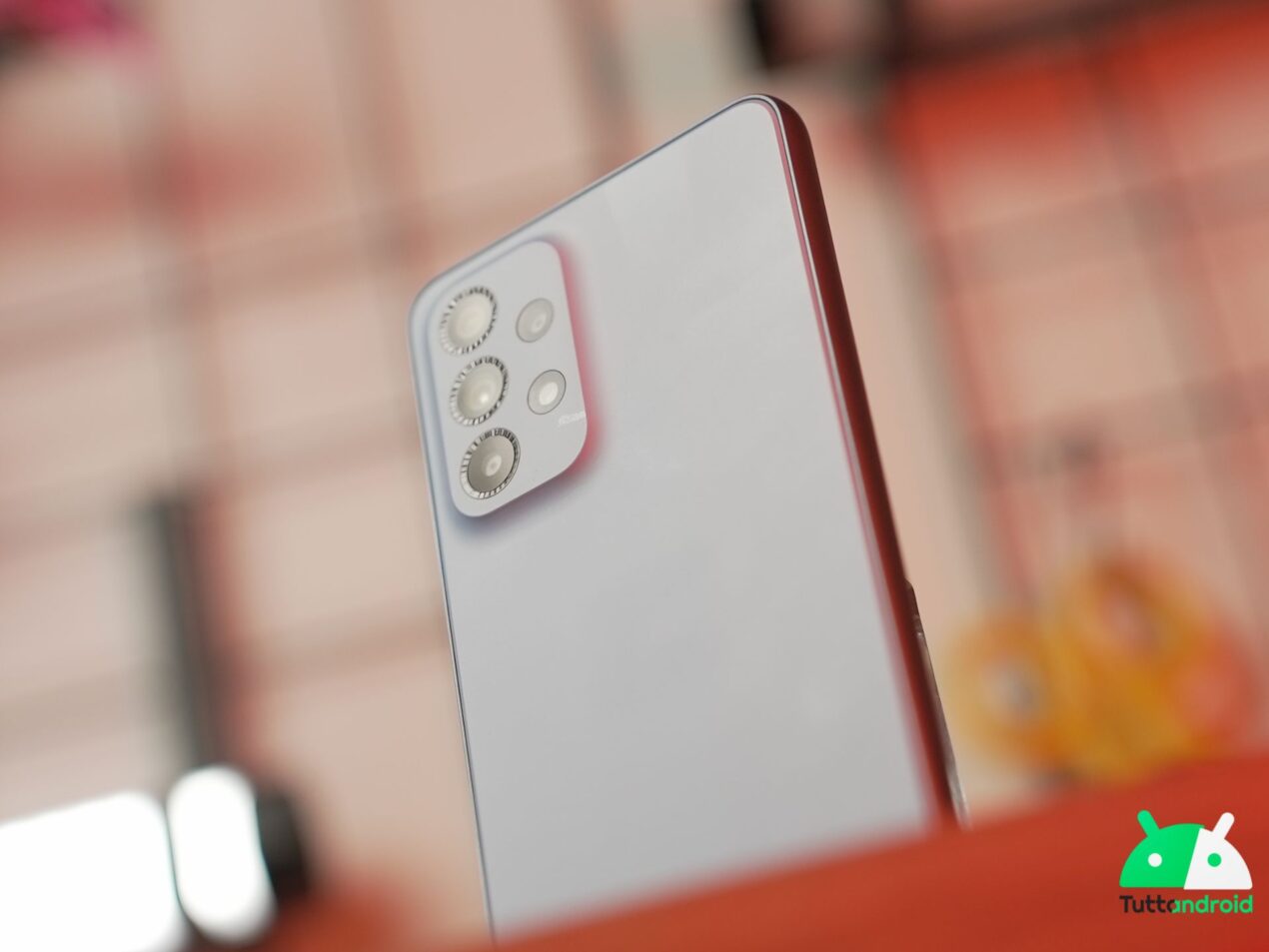 One UI 7 per altri cinque Samsung, ma ci sono belle novità pure per OnePlus 13R
