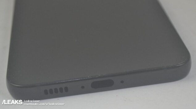 Mockup Samsung Galaxy S23 Plus - bordo inferiore