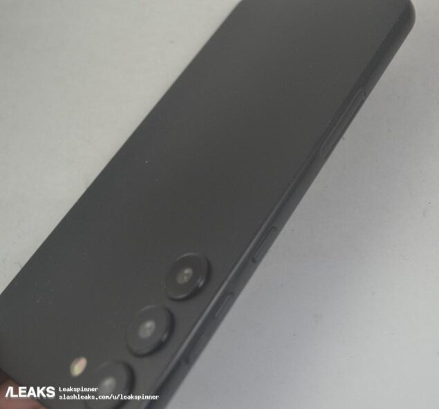 Mockup Samsung Galaxy S23 Plus - laterale destro