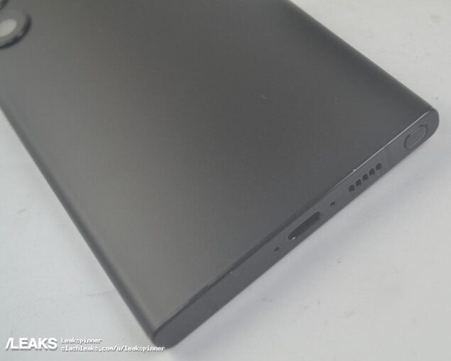 Mockup Samsung Galaxy S23 Ultra - bordo inferiore
