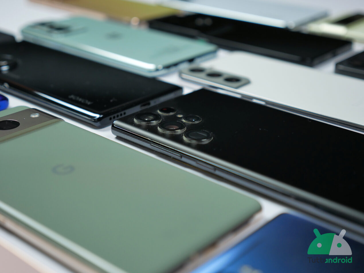 Tanti Samsung Galaxy si aggiornano e HONOR Magic 5 migliora la fotocamera