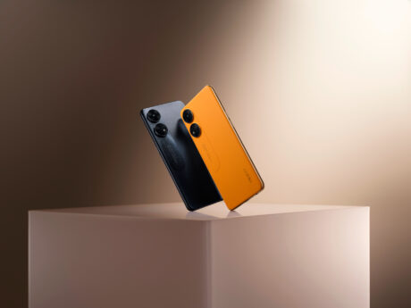 OPPO Reno8 T nelle due colorazioni Midnight Black e Sunset Orange