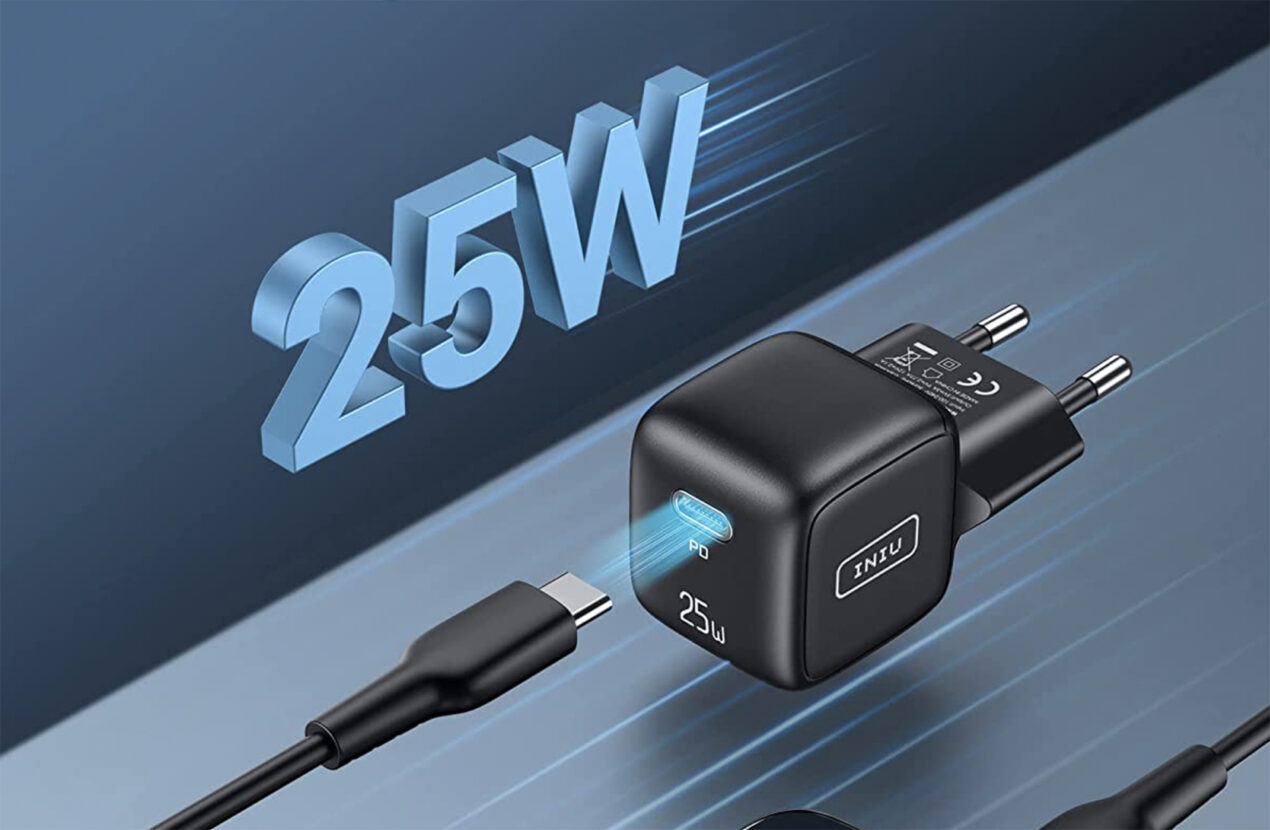 Questo caricabatterie compatto da 25 W è quasi regalato: meno di 8 euro