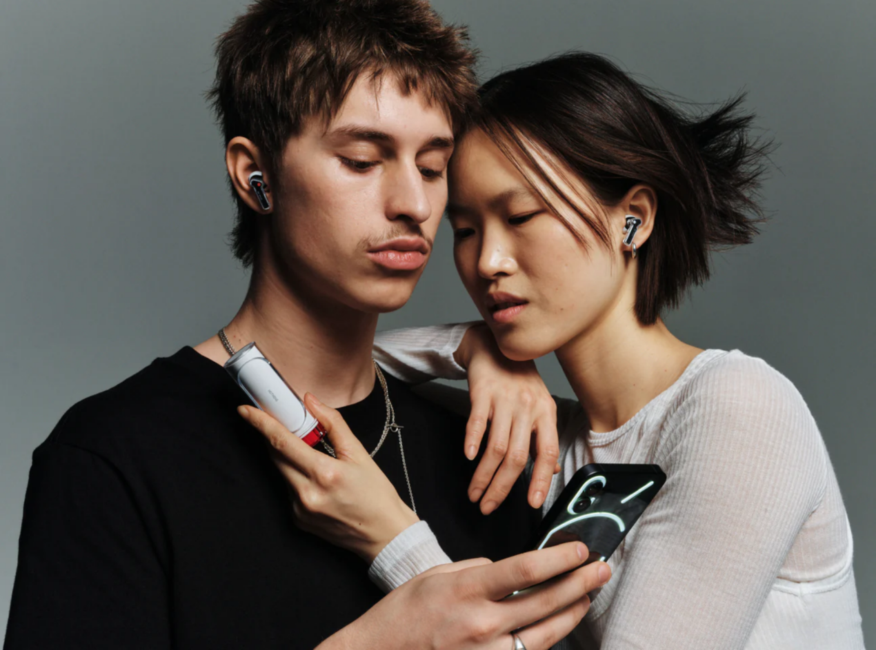 Nothing celebra San Valentino regalando cuffie Ear (stick): ecco come