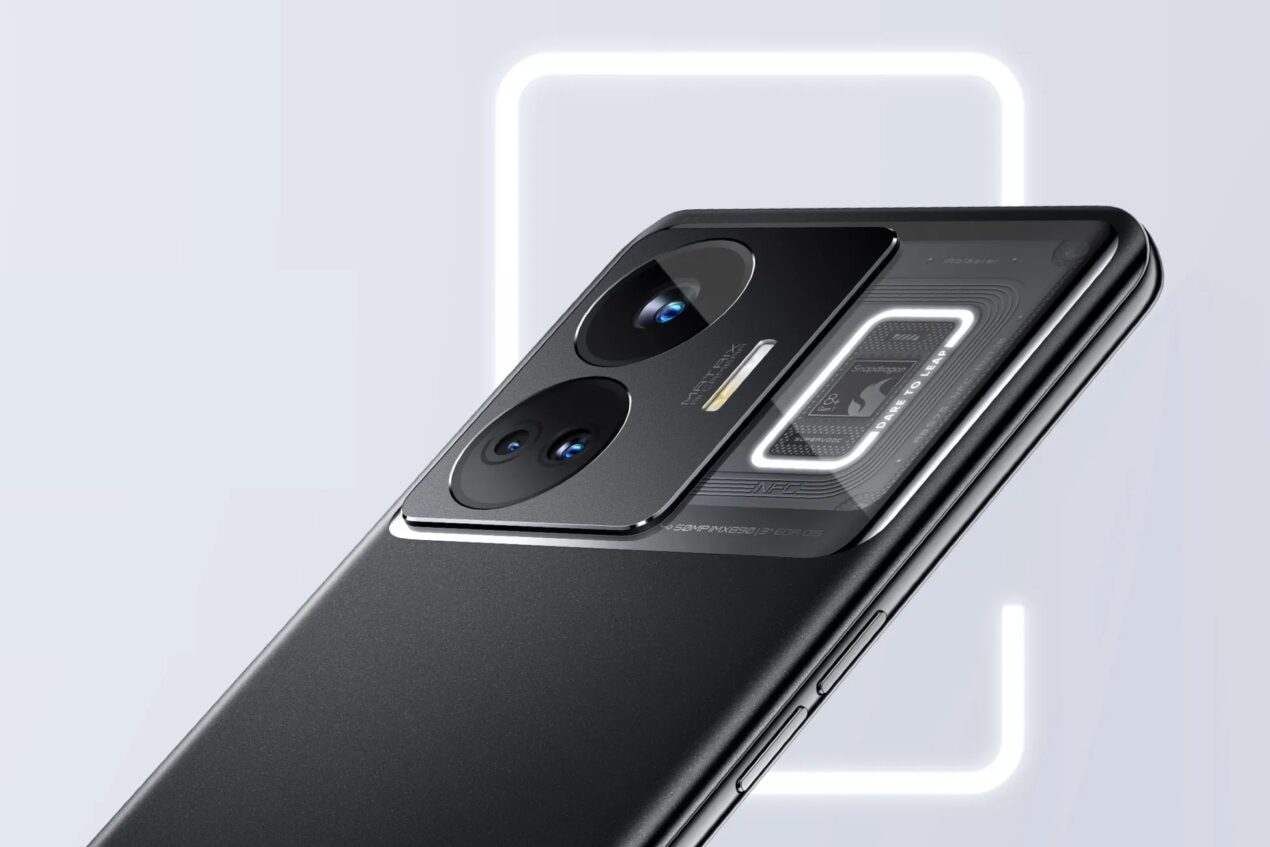 Una carica completa in 10 minuti, è questo il superpotere del Realme GT 3 240W